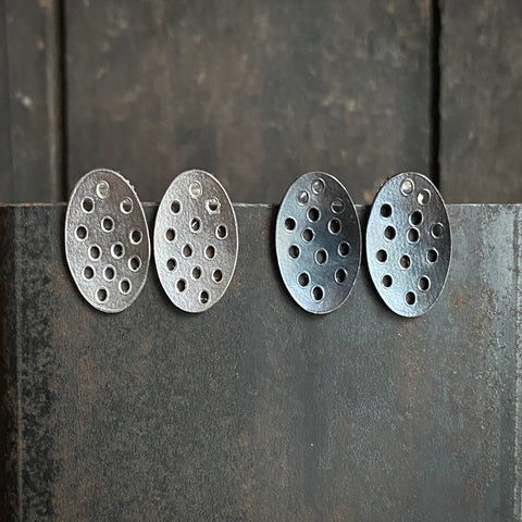 Foramina Oval Studs