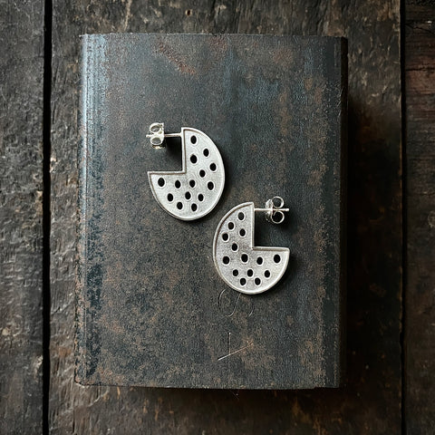 Foramina Short Oval Earrings