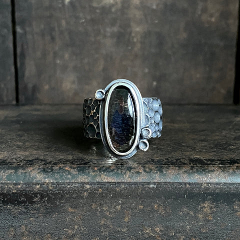Meteorite Ring with Lattice Black Moonstne